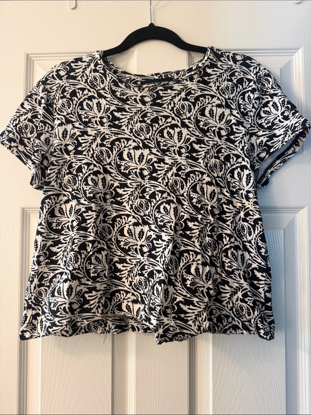 Jones New York Black and White Short Sleeve Printed Tee